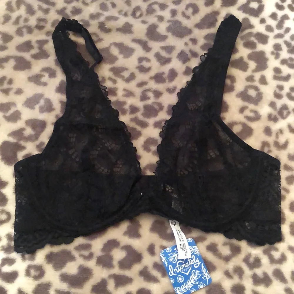 Free People Intimately Lace Plunge Bra in Black Size 34B